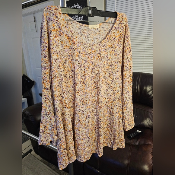 Cotton Bleu bell sleeve top - Picture 5 of 8